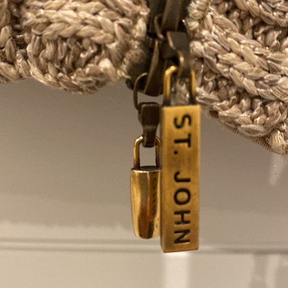 St John Sport Vest - Picture 9 of 9